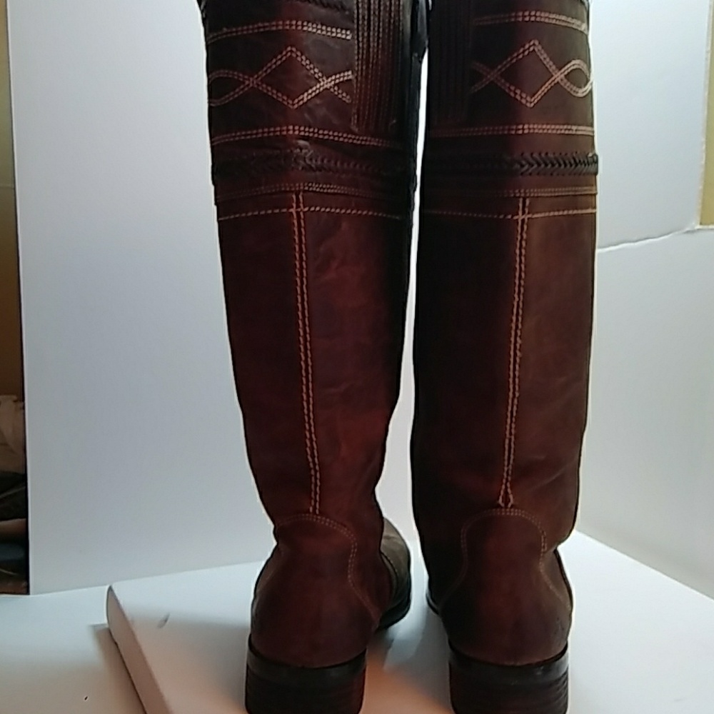 Boots - Picture 2 of 7